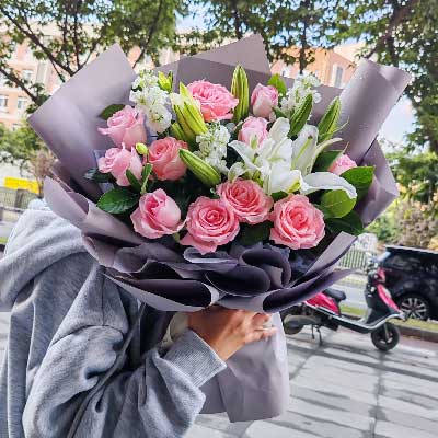 泸州11朵戴安娜粉玫瑰百合，与你一起追逐梦想